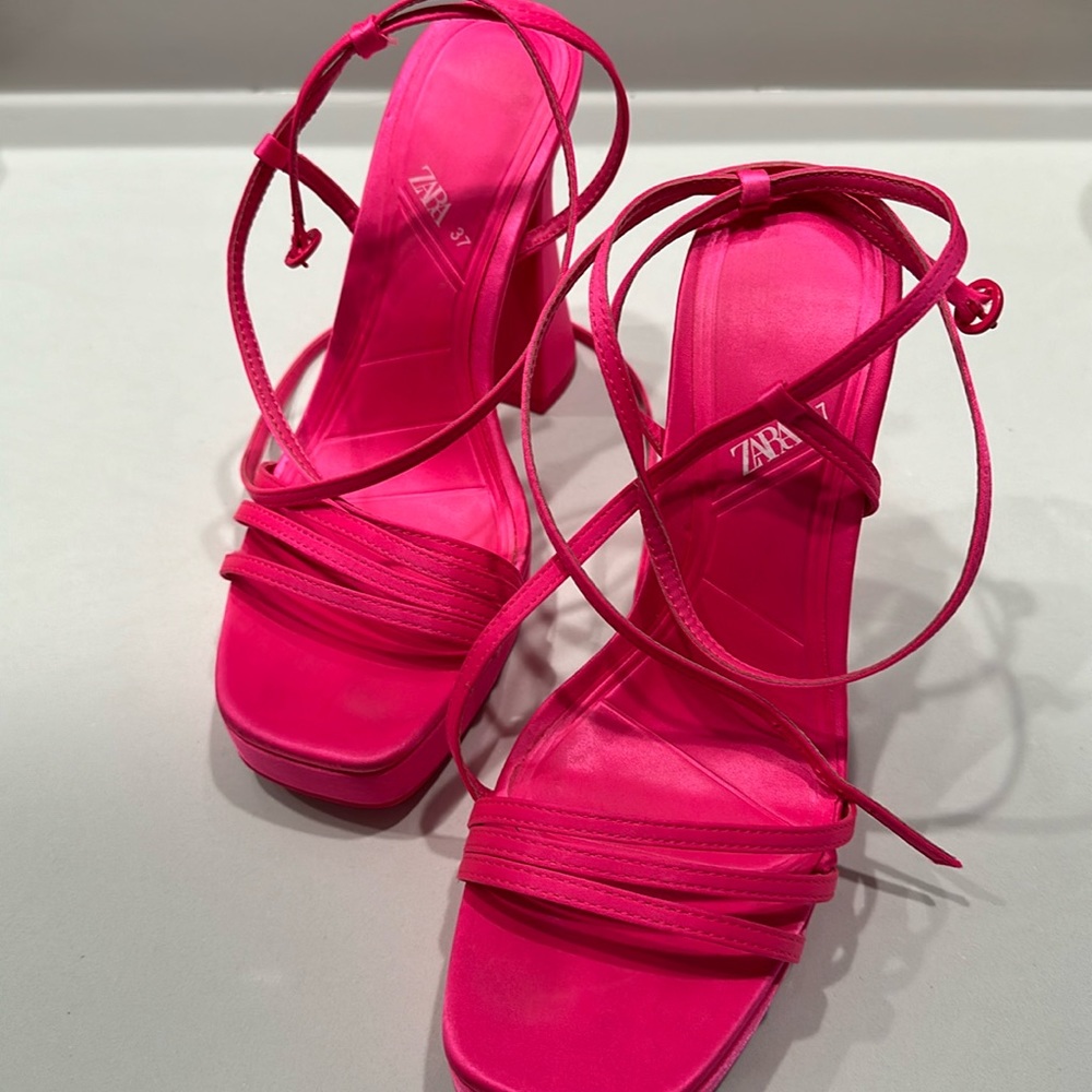 💖ZARA Trendy Strappy Chunky Platform Heel